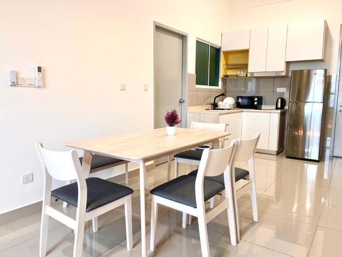 Serenity In The City: Stylish With Panoramic Views