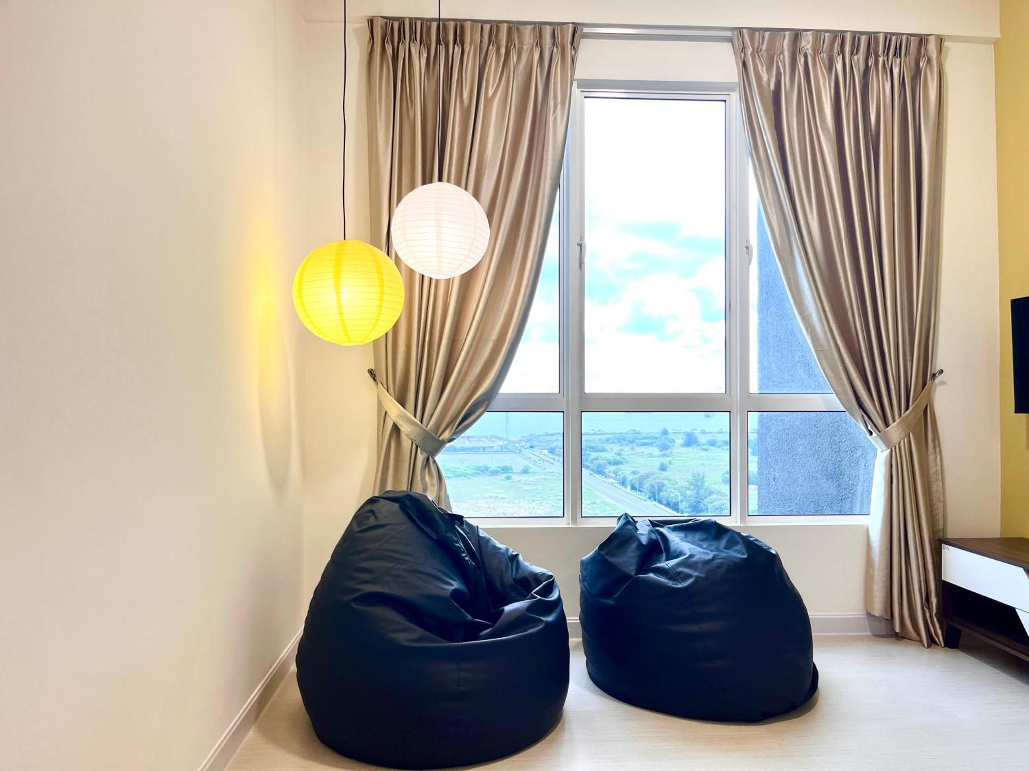 Serenity In The City: Stylish With Panoramic Views