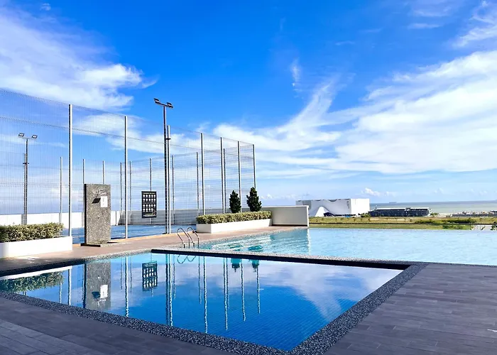 Serenity In The City: Stylish With Panoramic Views
