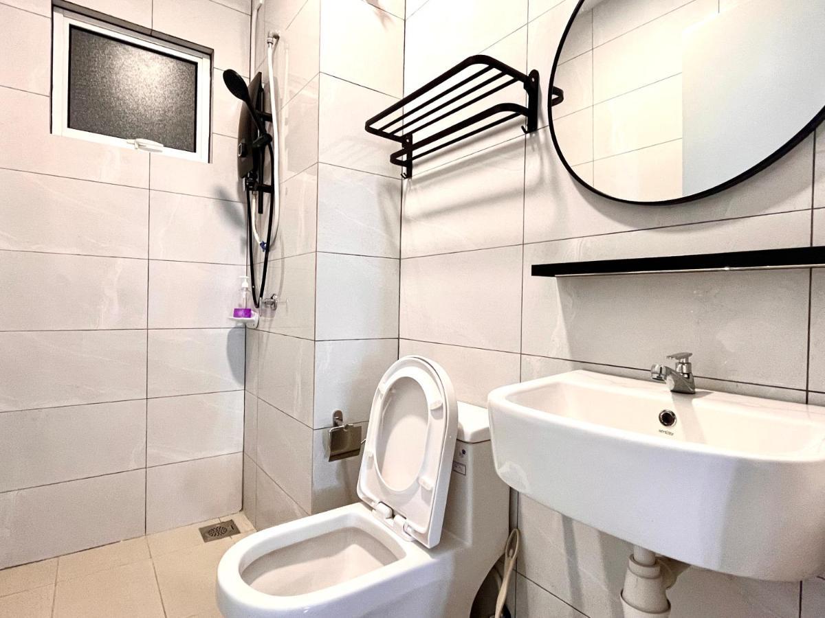 Serenity In The City: Stylish With Panoramic Views Apartemen *