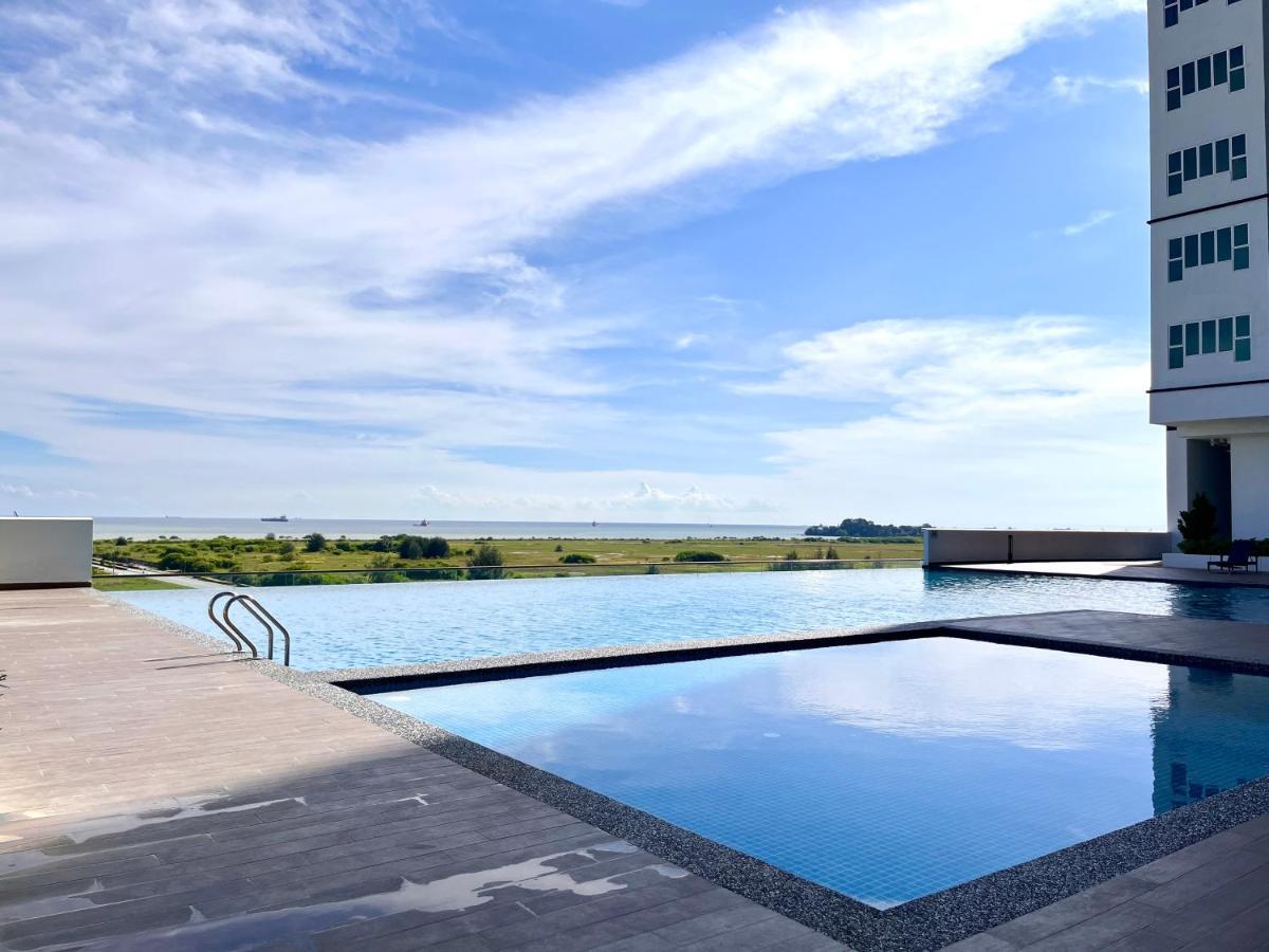 Serenity In The City: Stylish With Panoramic Views