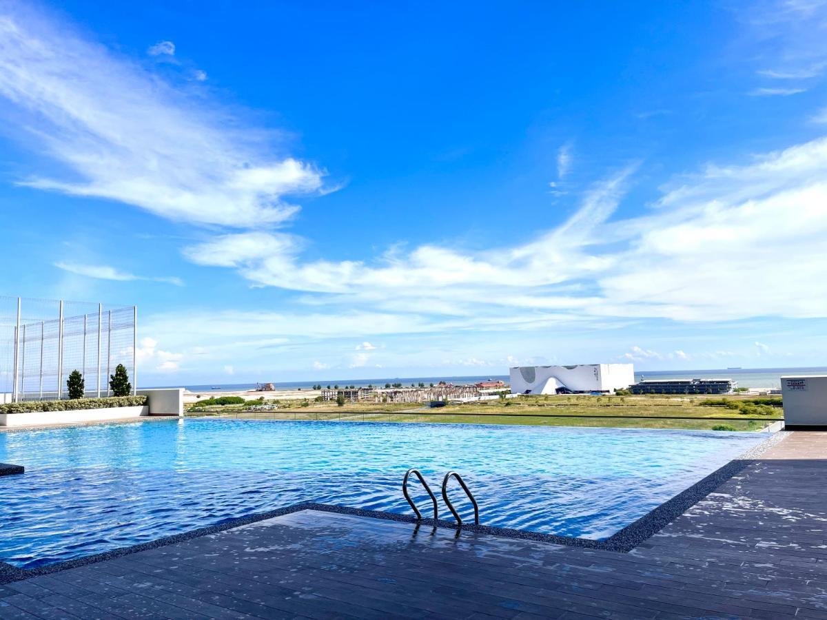 Serenity In The City: Stylish With Panoramic Views *