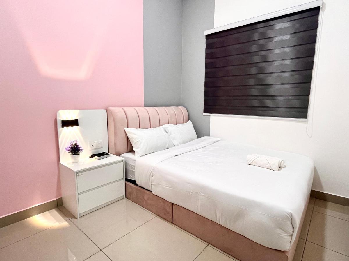 Serenity In The City: Stylish With Panoramic Views Apartemen *