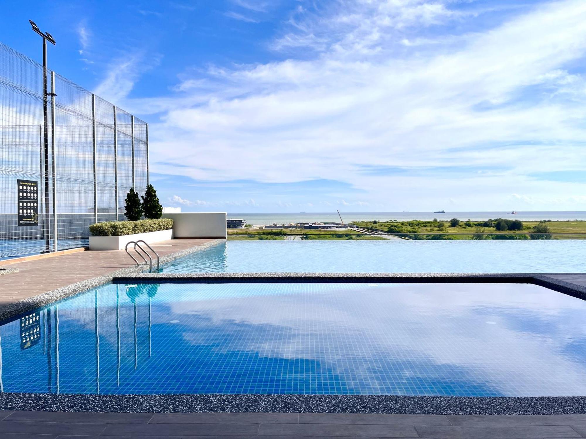 Serenity In The City: Stylish With Panoramic Views Apartemen *